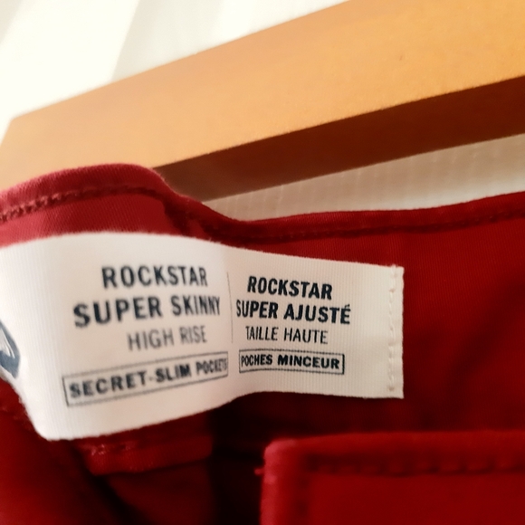 NEW Old navy rockstar high rise jeans - Picture 2 of 2